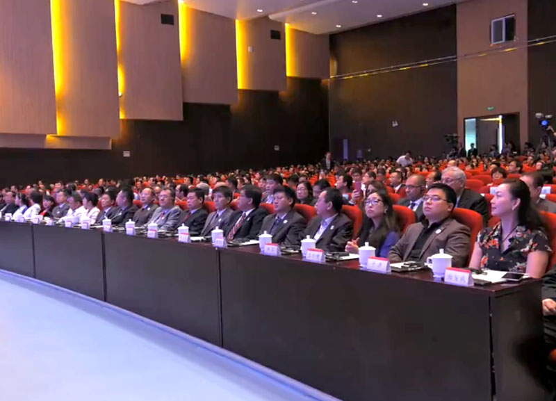 每个妇女，，，每个儿童启动仪式