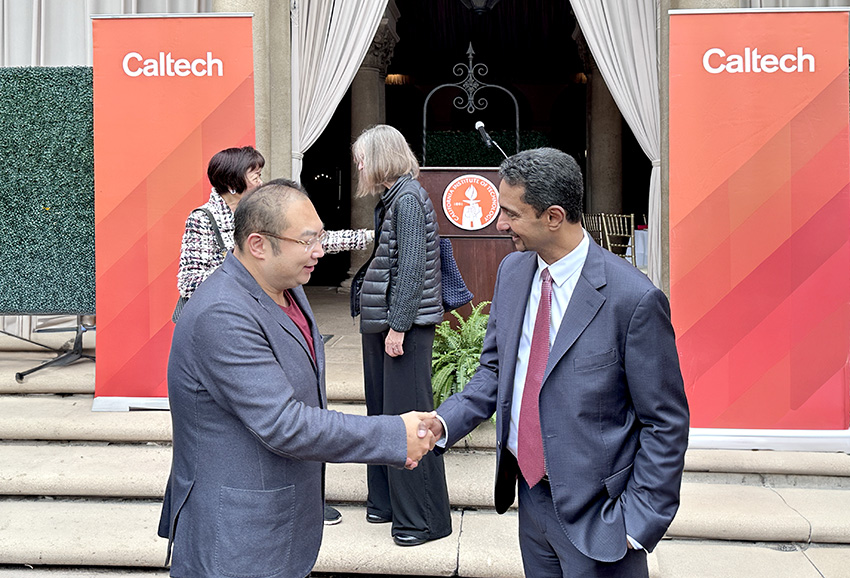 兴发娱乐xf187集团董事局主席徐鹏会晤加州理工新任校长 恭贺履新共话相助